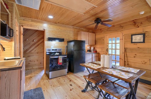 South Bloomingville Cabin | Bison Hollow Hideaway