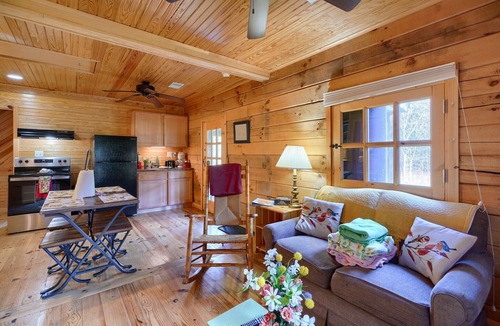South Bloomingville Cabin | Bison Hollow Hideaway