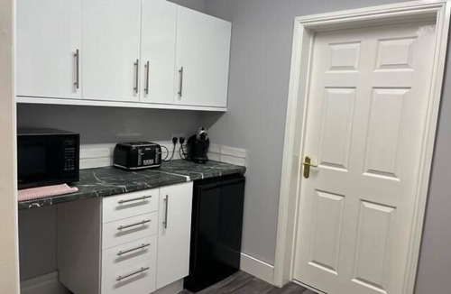 Blaydon on Tyne Apartment | BlaydonBurn - Sleeps 4,5 - Parking - Yard