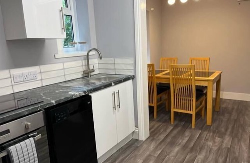 Blaydon on Tyne Apartment | BlaydonBurn - Sleeps 4,5 - Parking - Yard