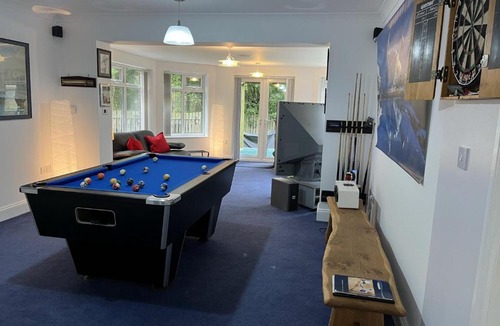 Blaydon on Tyne Apartment | BlaydonBurn - Sleeps 4 5 - Parking - Yard