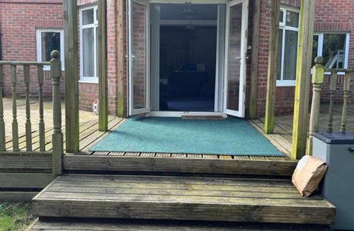 Blaydon on Tyne Apartment | BlaydonBurn - Sleeps 4 5 - Parking - Yard