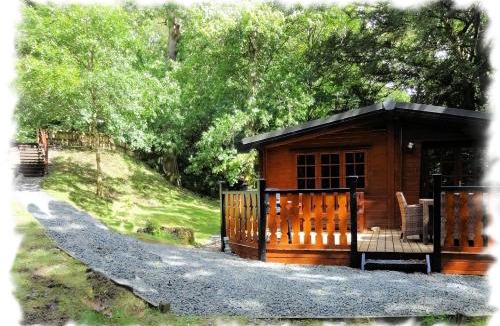 Skelwith Bridge House | Blelham Tarn Rustic cabin in tranquil woodland