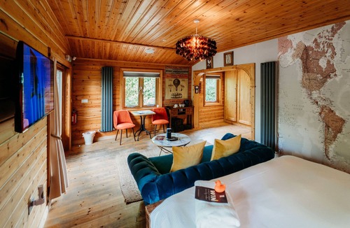 Great Ayton Cabin | Blissful Corner Lodge Great Ayton Yorkshire - sleeps 2 guests with breakfast included