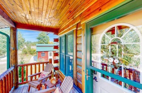 Friendship House | Blissful Deer Cabin