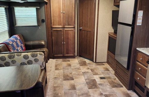 Appleton House | Blocks from Appleton International Airport! 2018 Sprinter RV w/Amenities! EAA!