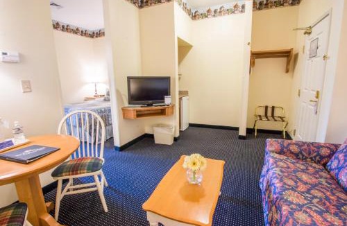 Shipshewana Hotel | Blue Gate Garden Inn