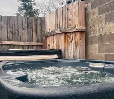 Logan House | Blue Heron Cottage with Game Room, Deck, Hot Tub
