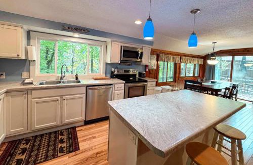 Minocqua House | Blue Lake Cottage - Pet Friendly Rental