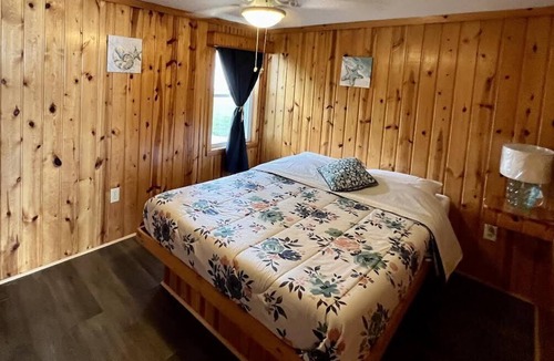 Oscoda Cabin | Blue Moon Resort CABIN 6 LAKEFRONT WITH SUNROOM