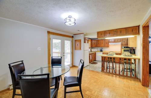 Bluefield Cottage | Bluefield Home w/Covered Deck - Near Parks!