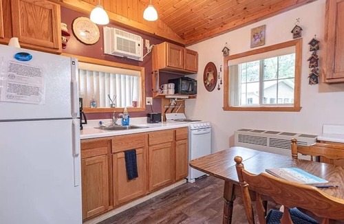 Briggsville Cabin | Bluegill Bungalow-9 Miles To Dells, Pet Friendly