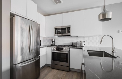 Central-Maverick Square - Paris Street Apartment | Blueground | East Boston, AC, w/d, nr parks