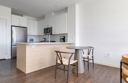 Newtonville Apartment | Blueground | Newtonville, rooftop, nr park