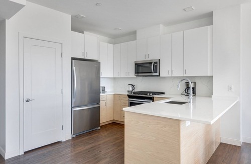 Newtonville Apartment | Blueground | Newtonville, rooftop, nr park