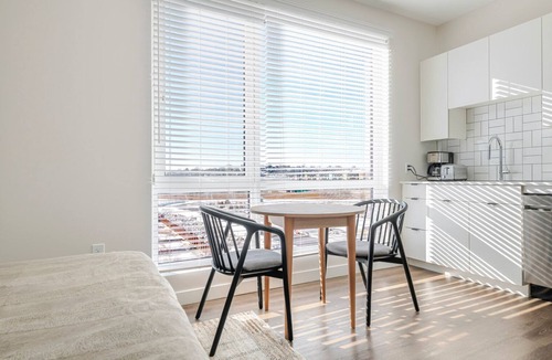 Revere Apartment | Blueground | Revere, pool, nr Revere Beach
