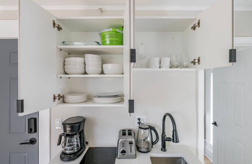 Telegraph Hill Apartment | Blueground | South Boston, washer, nr Castle Island