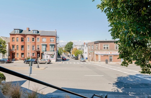 Telegraph Hill Apartment | Blueground | South Boston, washer, nr Castle Island