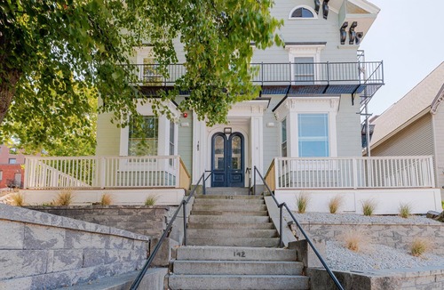 Telegraph Hill Apartment | Blueground | South Boston, washer, nr Castle Island