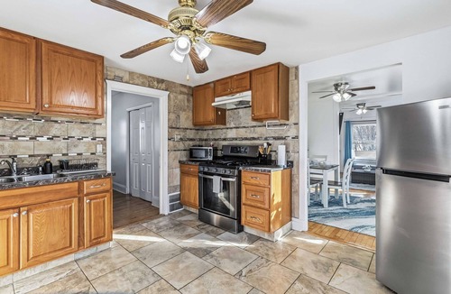 Lakewood Apartment | Bluewave Retreat – Lakewood Stay