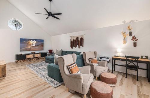 Mayfield House | Boardman Riverfront Retreat close to Downtown TC ➠ 800