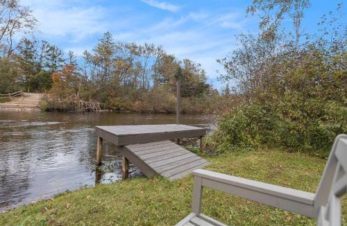 Mayfield House | Boardman Riverfront Retreat close to Downtown TC ➠ 800