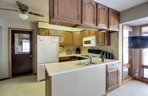 Ashby House | Boat & Hike Up North! Lakefront Minnesota Duplex