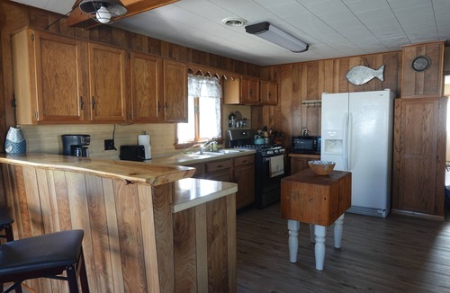 Houghton Lake Cottage | Boaters paradise, beautiful cottage on canal 100 feet from lake.