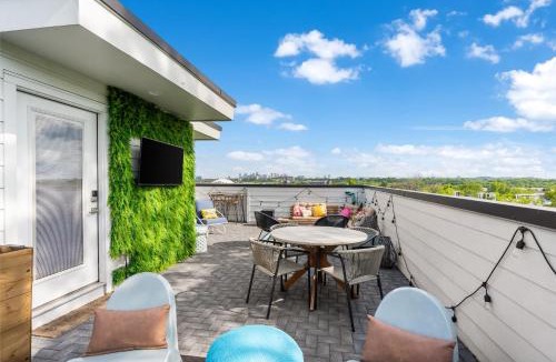 Haynes Area House | Boho Townhome for 12 Close to DT
