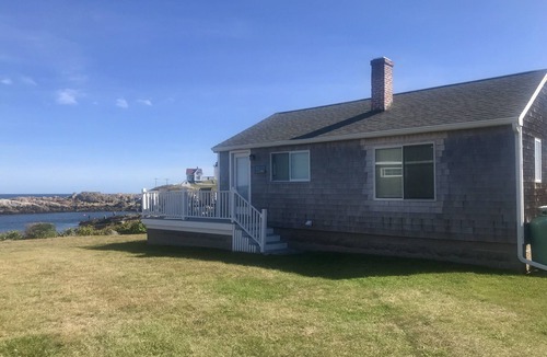 York Beach Cottage | Bold Ocean Front Cottage at Nubble light house
