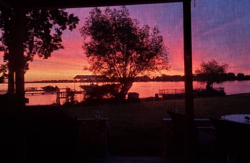 Roberts Landing House | "Bonfire's , Hot tub and Freighters "