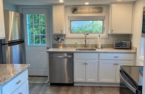 Dennis Port Cottage | Booking Summer 2026! Walk to private beach!