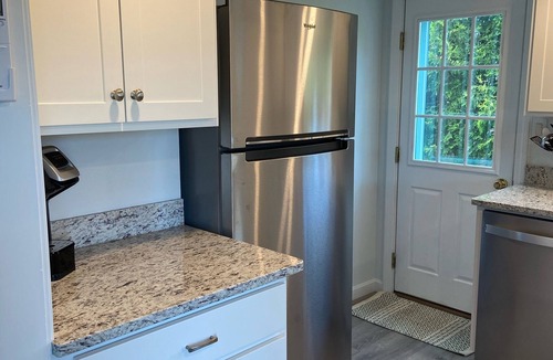 Dennis Port Cottage | Booking Summer 2026! Walk to private beach!