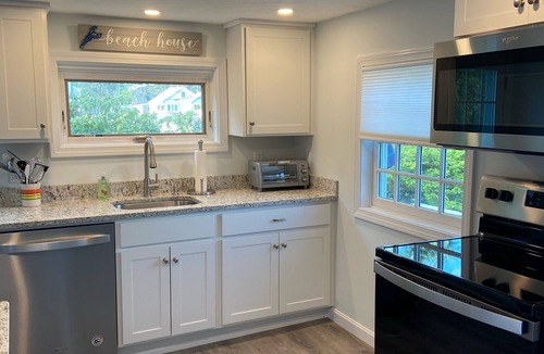 Dennis Port Cottage | Booking Summer 2026! Walk to private beach!