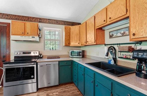 New Plymouth Cottage | Boondocks Bungalow | Hocking Hills, 18 Acres, Pond