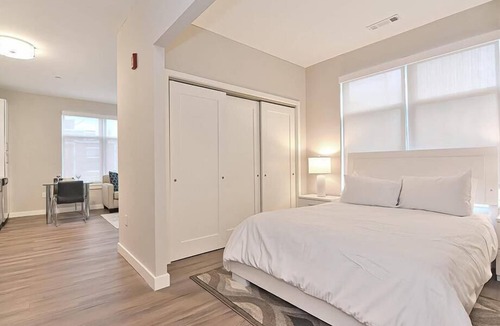 Central-Maverick Square - Paris Street Hotel | Boston Pier 1 BR | Close to Airport | Workspaces