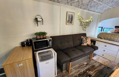 Bitely House | Bourbon St BlueBird Bus on 10 ACRES Dog Friendly