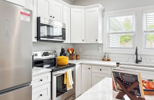 Shelbyville Other | Bourbon Trail Farmhouse w/Hot Tub & Fenced Yard