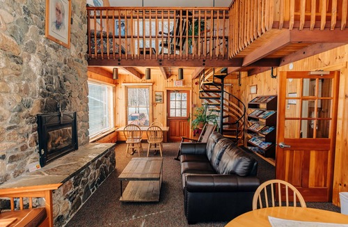 Pinkham's Grant Condo | Boutique Hotel Room, King, 2 Bunks, Shared Bathrooms