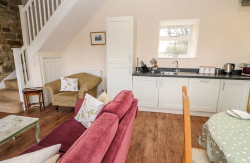 Lamesley Cottage | BOWES BARN, pet friendly, character holiday cottage in Ouston