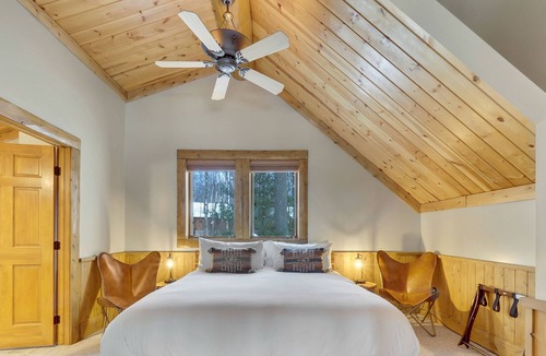 Boyne Falls Cabin | Boyne Mountain Cabin w/ garage close to golf, ski in/out clean, cozy & stylish!