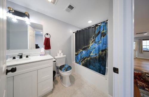 Somerset House | Brand-new 4BR, Sleeps 10, Treadmill, Piano, Free Boat Parking, Close to the Lake!