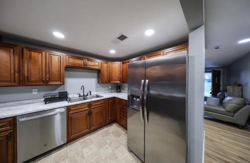 Somerset House | Brand-new 4BR, Sleeps 10, Treadmill, Piano, Free Boat Parking, Close to the Lake!