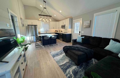 Wakefield-Peacedale Apartment | Brand New Cozy Coastal Cottage
