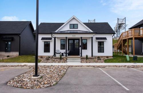 Jeffersonville House | Brand New House! Prime Location!