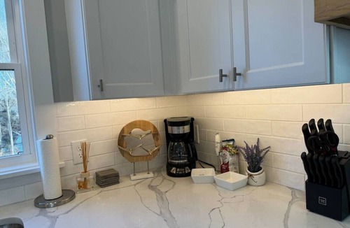 Wakefield-Peacedale Apartment | Brand New Spacious Coastal Home