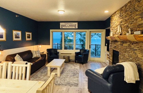 Two Harbors Apartment | Breathtaking Lake Views | 1BR w/King Suite | Pools