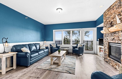Two Harbors Apartment | Breathtaking Lake Views | 1BR w/King Suite | Pools