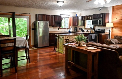 Laurelville Cabin | Breathtaking Secluded Wooden Cabin in Laurelville, Ohio