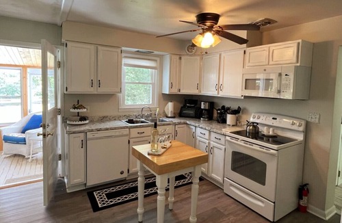 Wisconsin Dells House | Breezeway Bay: Waterfront Full House